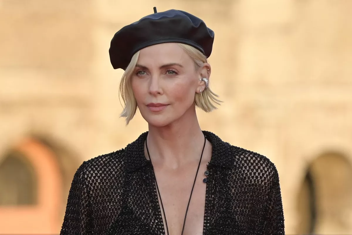 "Egy lépcsőn ült és..." - Ezt az 5 világsztárt véletlenül fedezték fel - Fotók