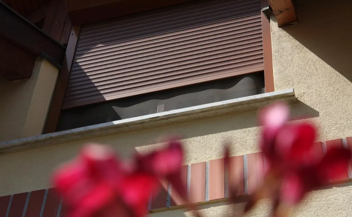 Ablakpárkány: a terek harmóniájának rejtett kulcsa