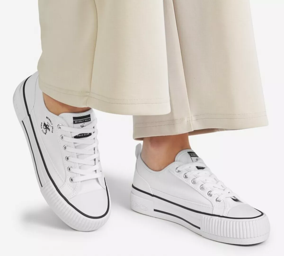 Bőr vagy vászon tornacipő? Mely női modellek a legjobbak tavaszra? Jöjjenek a kipróbált tippjeink!