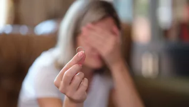 Megérkezett a baba, majd megcsörrent a telefon: a nő megtudja férje titkát