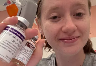 Hirtelen érzett éles szúrást a lábán a lány: ami ezután tett, életveszély