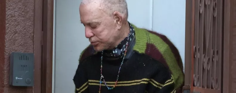 Sebes arc, kopasz fej és a kilakoltatás fenyegeti: megrázó képek Mickey Rourke-ról