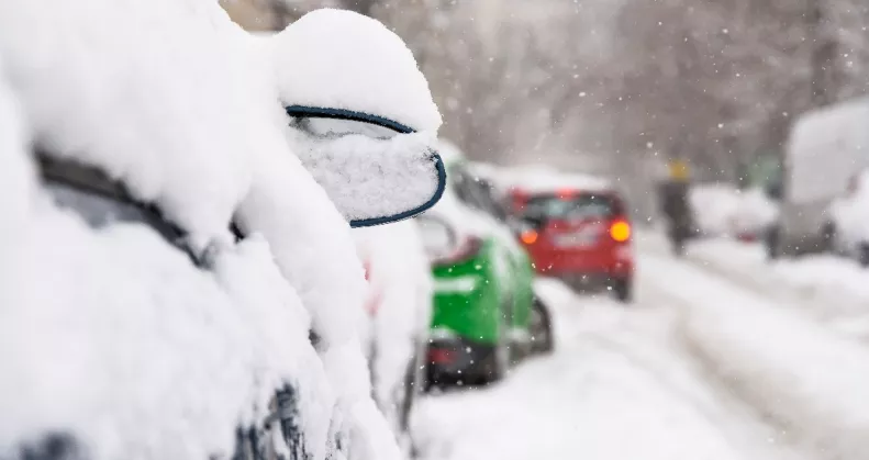 Ónos esó, havazás: erre a 13 vármegyére frissítették a riasztást hétfőre