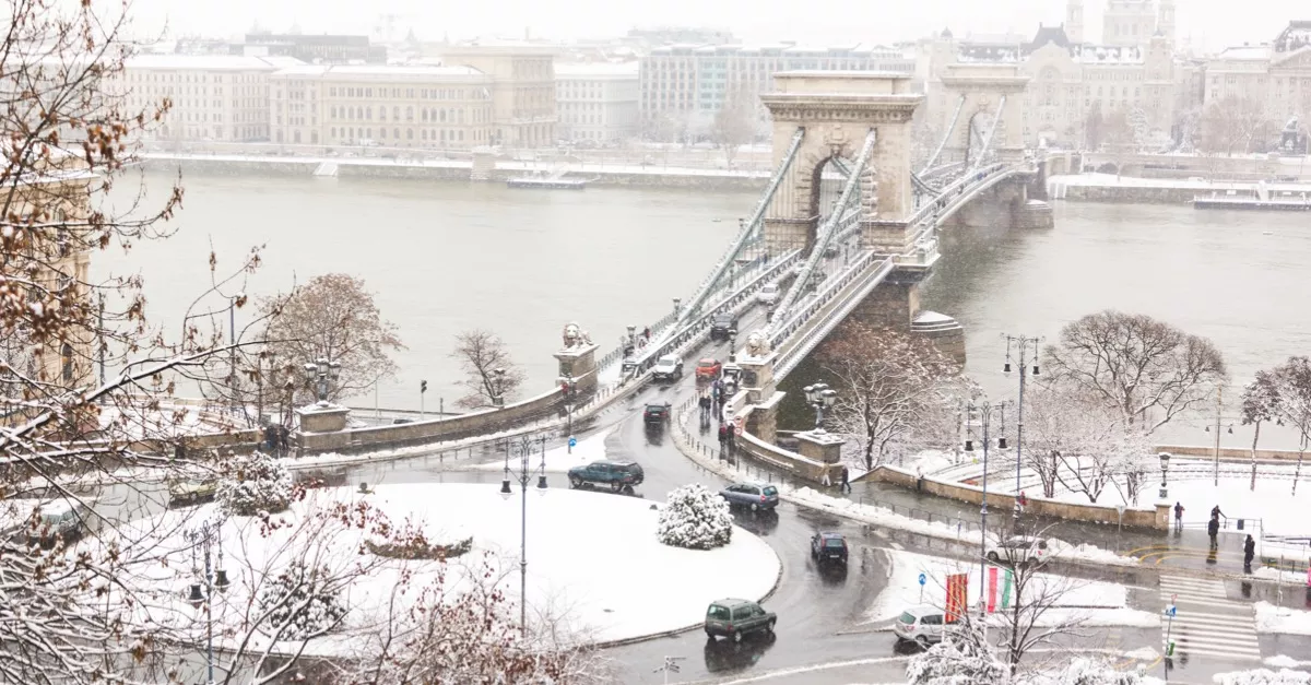 Havazás, hófúvás, ónos eső: narancssárga riasztást is kiadtak keddre