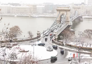 Havazás, hófúvás, ónos eső: narancssárga riasztást is kiadtak keddre