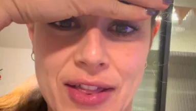 Lamináltatta a szemöldökét Emi - de azonnal megbánta