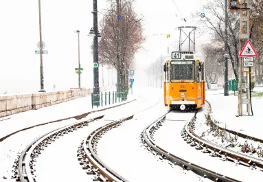 65 km/h-s szél, hófúvás, havazás: 16 vármegyére frissítették a riasztást