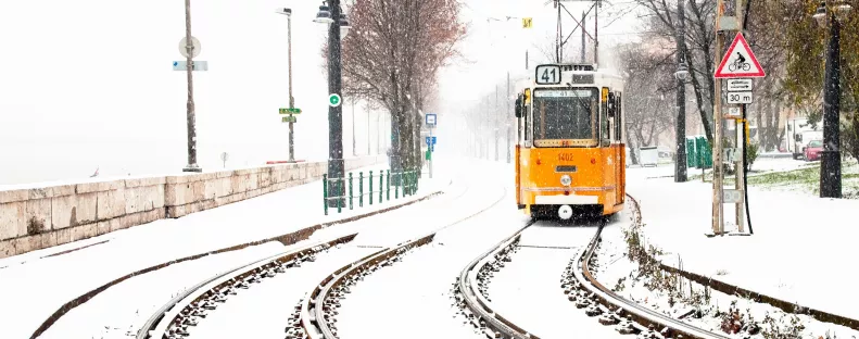 65 km/h-s szél, hófúvás, havazás: 16 vármegyére frissítették a riasztást