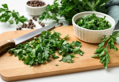 Ne fagyaszd, ne szárítsd: egy év múlva is friss lesz a petrezselyem, ha így teszed el