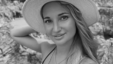 Kávézós fotót posztolt reggel, majd: meghalt a plasztikai után az ismert influenszer