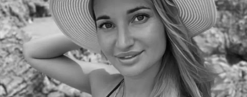 Kávézós fotót posztolt reggel, majd: meghalt a plasztikai után az ismert influenszer