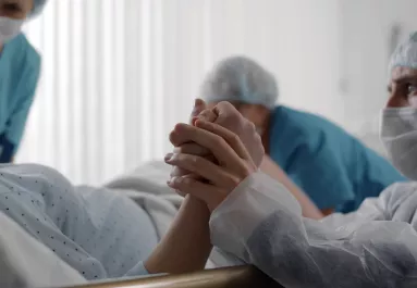 Meglátja Patricia  a gyermekét a születése után és sokkot kap