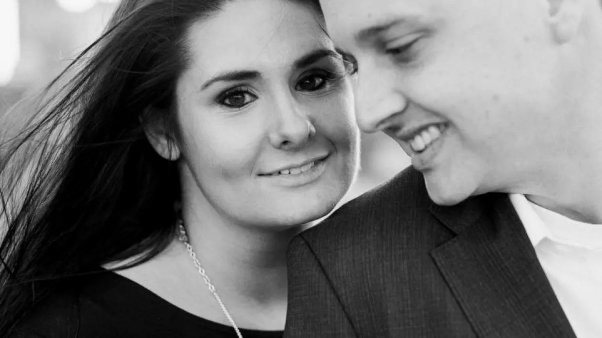 Megtalálja a 9. osztályos évkönyvét a nő és váratlan felfedezést tesz benne