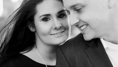 Megtalálja a 9. osztályos évkönyvét a nő és váratlan felfedezést tesz benne