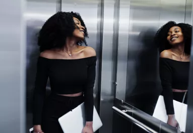 Tudtad? 3 ok, amiért a liftekbe gyakran tükröt tesznek