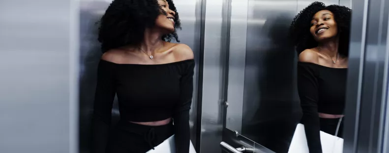 Tudtad? 3 ok, amiért a liftekbe gyakran tükröt tesznek