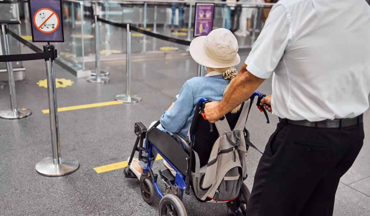 Borzalom a reptéren: a halott feleségével akart repülőre szállni egy férfi