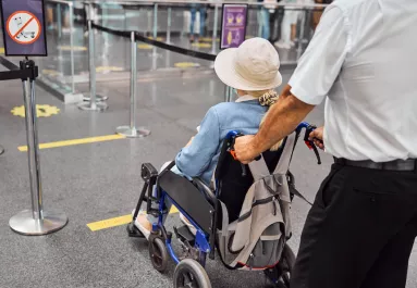 Borzalom a reptéren: a halott feleségével akart repülőre szállni egy férfi