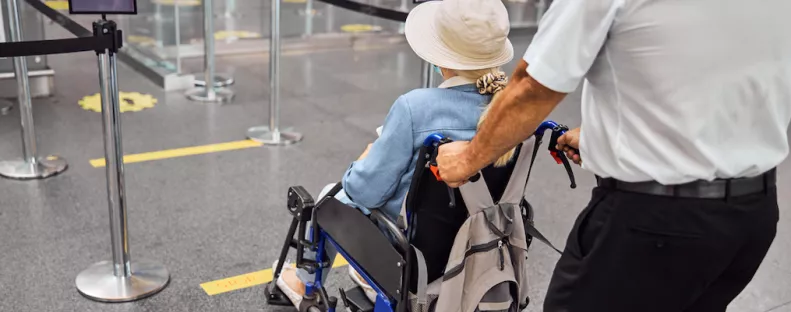 Borzalom a reptéren: a halott feleségével akart repülőre szállni egy férfi