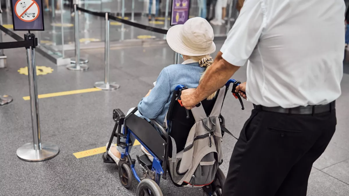 Borzalom a reptéren: a halott feleségével akart repülőre szállni egy férfi
