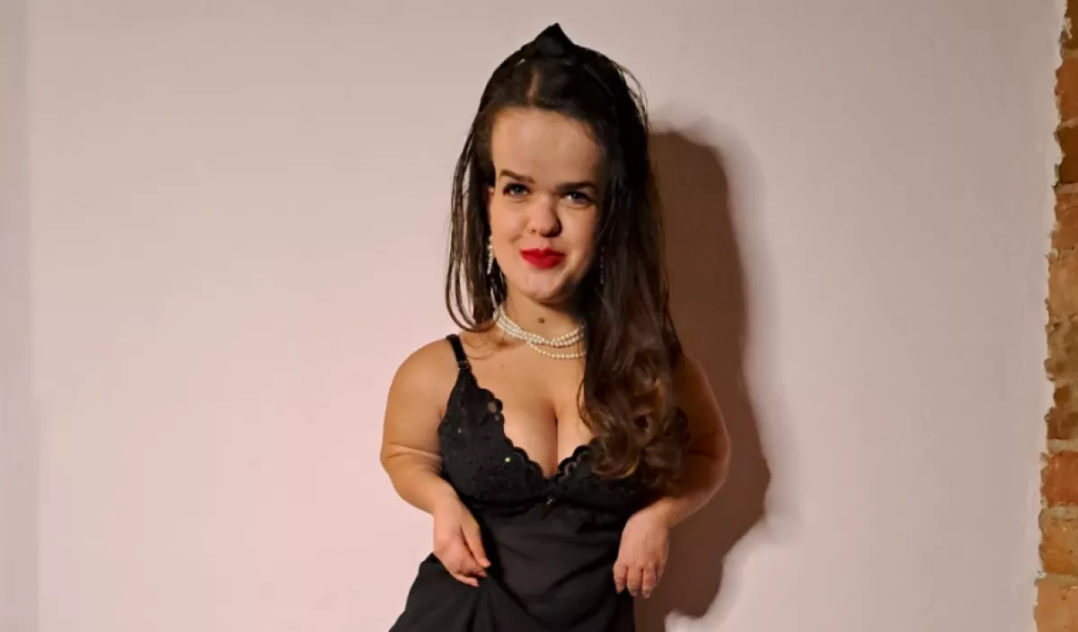 Magas pasija miatt szedik szét a 112 centis erotikus modellt: ezt mondja ő