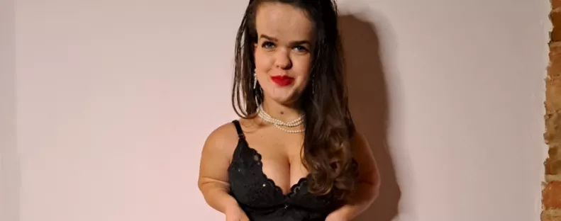 Magas pasija miatt szedik szét a 112 centis erotikus modellt: ezt mondja ő