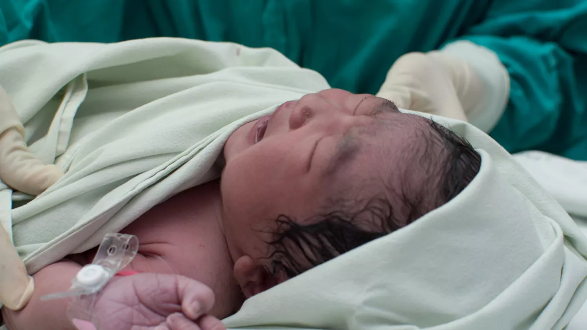 Levágta a baba ujját egy szülésznő a császármetszés során - A kórház hallgat