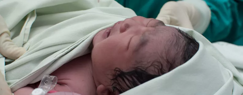 Levágta a baba ujját egy szülésznő a császármetszés során - A kórház hallgat