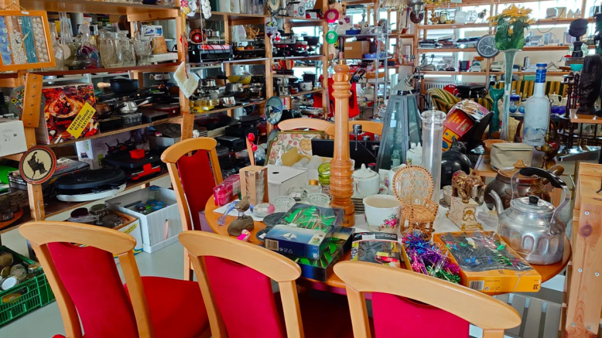 Használt táskát vett a nő a turkálóban: amit benne talált, sokkolta