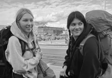 Egy 19 éves hátizsákos turistát találtak holtan: a lány halála rejtélyes