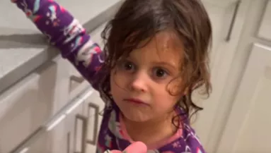 Kinyitja a kislánya hátizsákját az anya és tudja: ebből rendőrségi ügy lesz