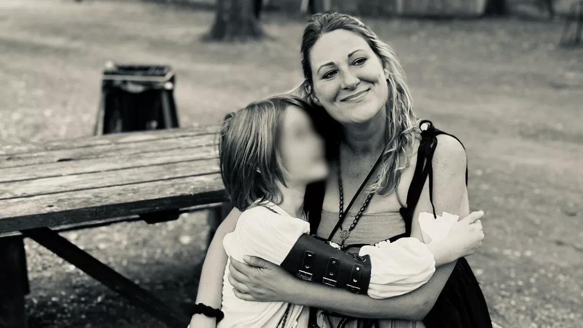 Hirtelen halál a fellegek felett: a nő vállán aludt el a lánya