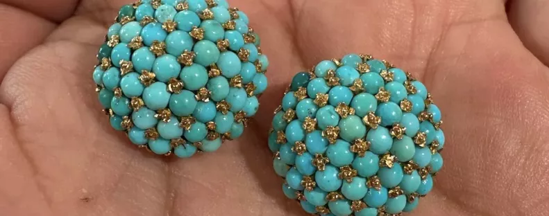 300 forintért vett fülbevalót a bolhapiacon: amikor kiderült a valódi értéke, sokkot kapott