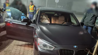 Ugrottak a luxusverdák, a pénz: amikor kinyitották a zsaruk a gyerekjátékokat, két férfi sorsa megpecsételődött