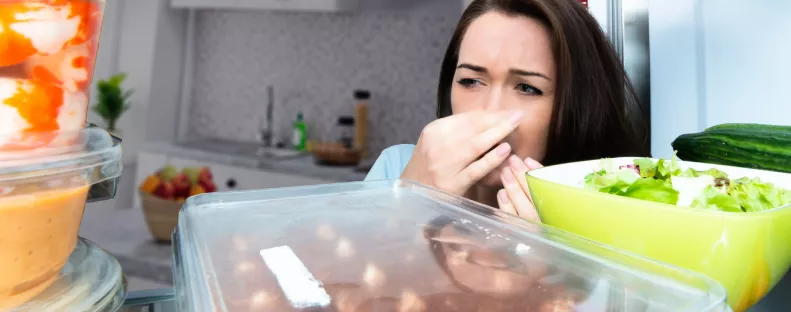 Szaga van a hűtőszekrénynek? Ez a meglepő trükk azonnal segít