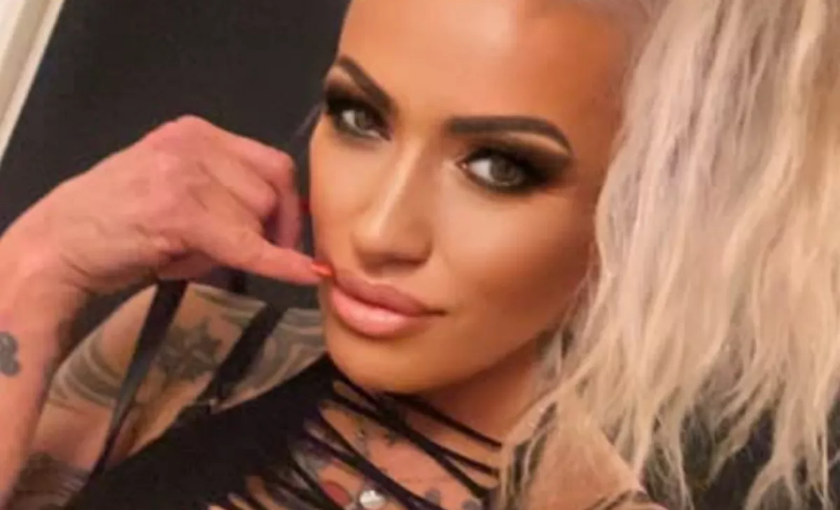 Beszélni, járni is elfelejtett: sztrókot kapott a magyar Pamela Anderson