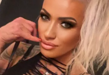 Beszélni, járni is elfelejtett: sztrókot kapott a magyar Pamela Anderson