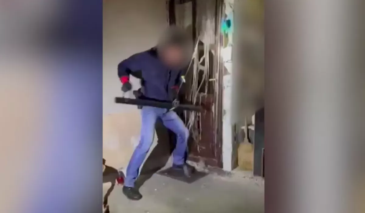 Így törték rá a zsaruk az ajtót a 60 éves kőbányai nagyira: a két unokáját is elvitték