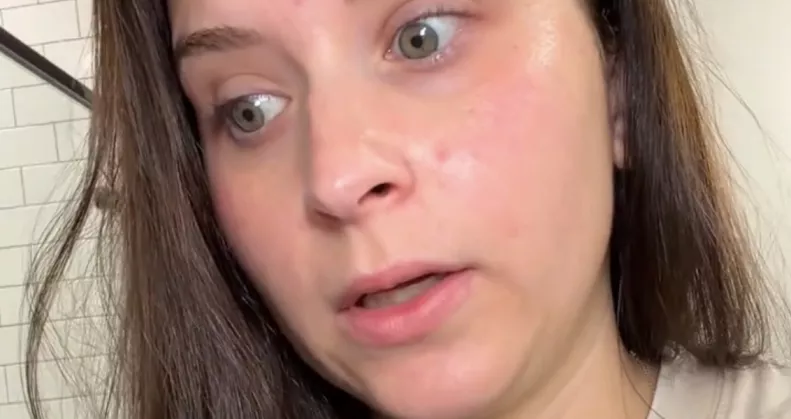 Elküldi a fiát az anya, rakja rendbe a szobáját: az eredmény pusztító