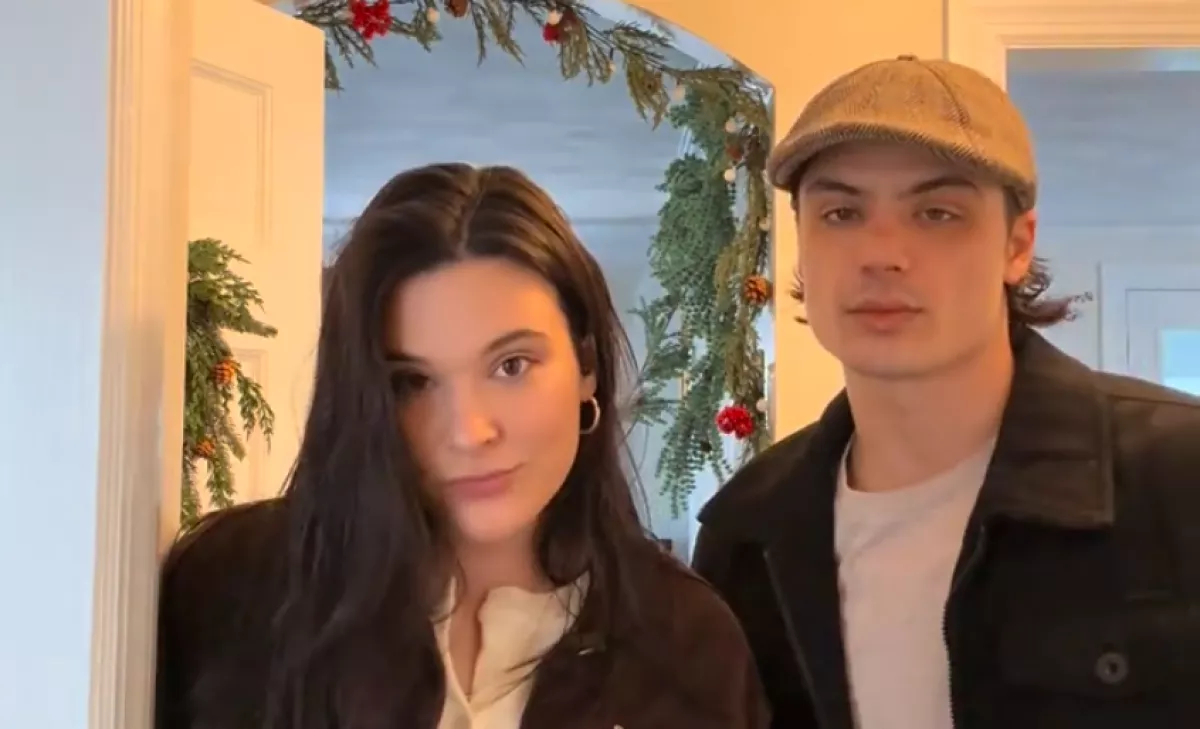 Pénzt talál a pár a felújítás során a falban: először nevetnek, majd érzelmessé válik a helyzet