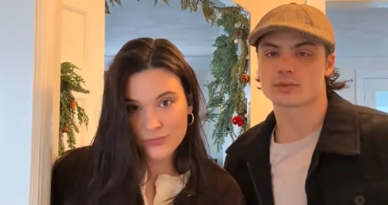 Pénzt talál a pár a felújítás során a falban: először nevetnek, majd érzelmessé válik a helyzet