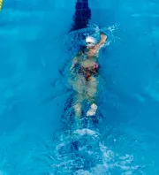 Az uszodában leselkedett a halál? A 27 éves Juli úszásoktatás után hunyt el