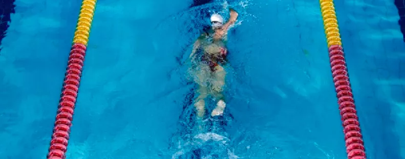 Az uszodában leselkedett a halál? A 27 éves Juli úszásoktatás után hunyt el