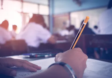 Behívták az igazgatóhelyettest a vizsgára: amit a ceglédi fiú vele tett, azért bíróság elé áll