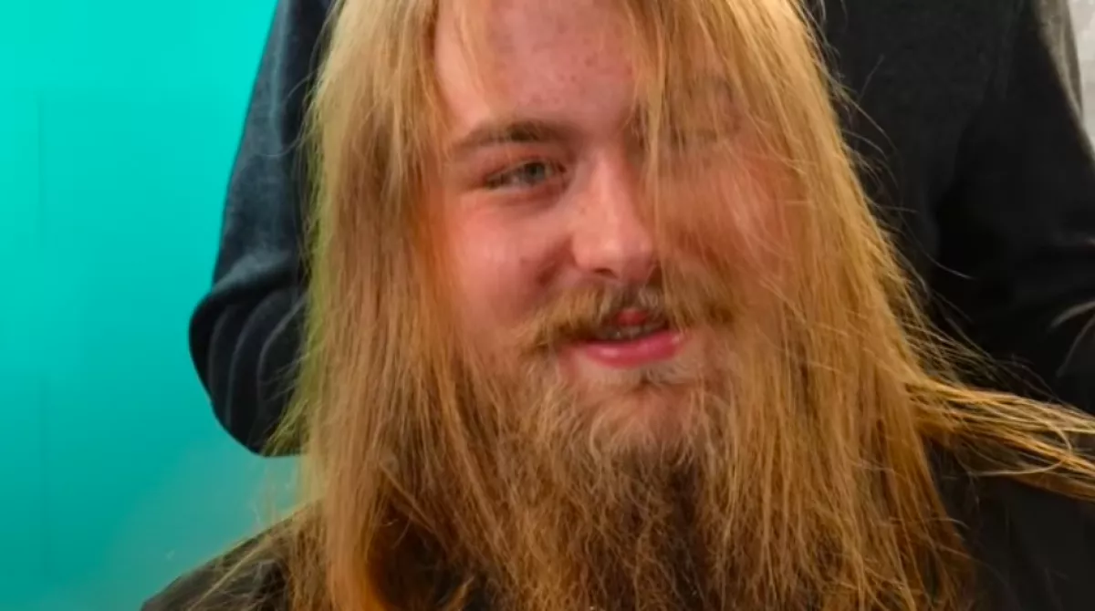 Hat éve nem volt fodrásznál a srác: durva átváltozás a szalonban