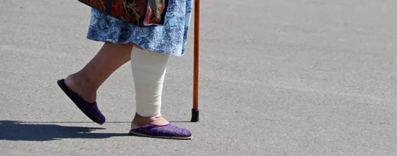 Odalépett a 88 éves nénihez a férfi Kazincbarcikán: amit ezután tett, az borzalmas