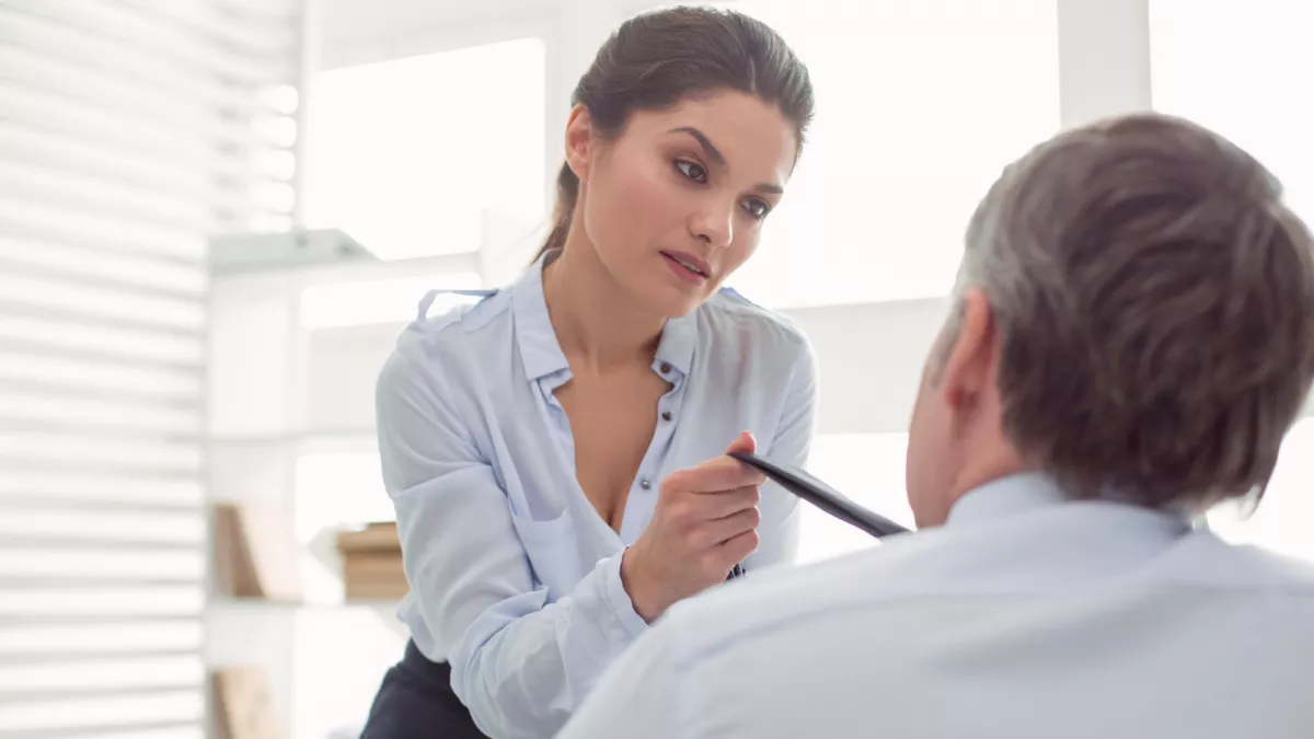 Ez a 4 mondat leplezi le: bejössz a főnöködnek