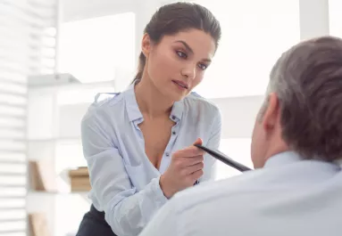 Ez a 4 mondat leplezi le: bejössz a főnöködnek