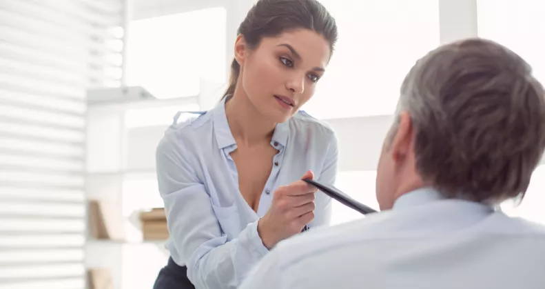 Ez a 4 mondat leplezi le: bejössz a főnöködnek