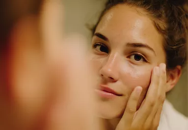 Az arcod elárul: 3 jel, hogy túl sok alkoholt vagy cukrot fogyasztasz